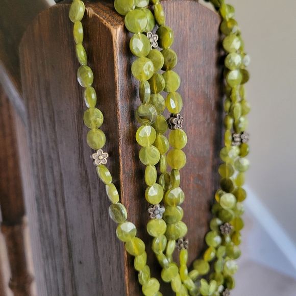 Womens multi strand green necklace - Picture 4 of 4